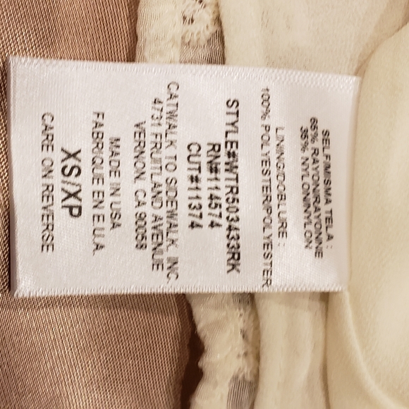 RO & DECream/Ivory Floral Ruffle Blouse - Picture 12 of 12